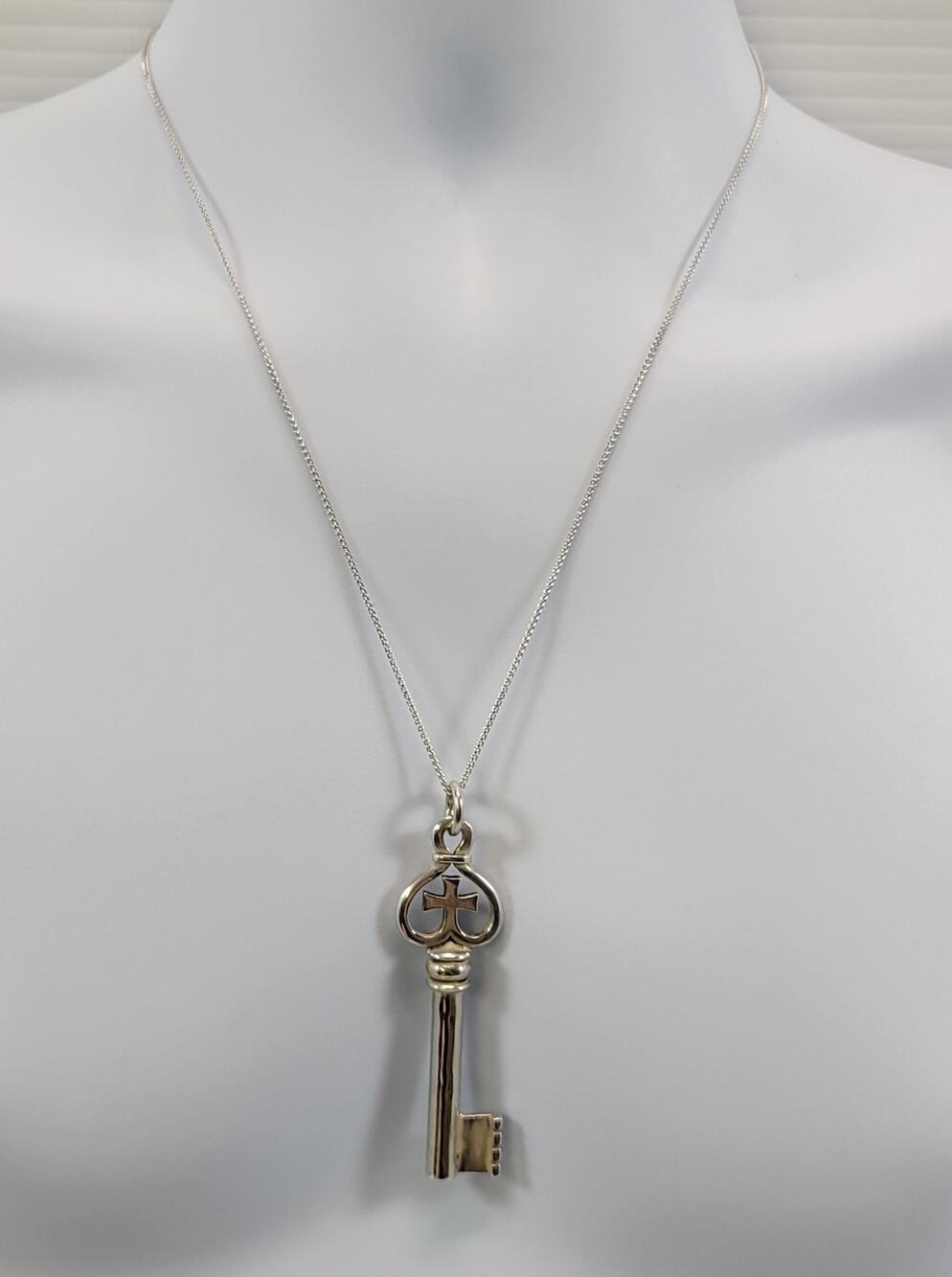*B1) James Avery Artisan Jewelry Sterling Silver Key Kingdom Pendant Spiga Chain
